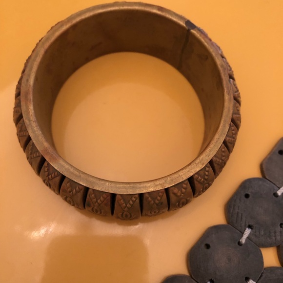 Unique! ✨ Oversized Embellished Bangle Bracelet - Picture 4 of 8